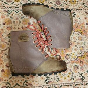 SOREL PDX Lace Wedge Bootie | Size 7 | Brown Gray with Red Laces